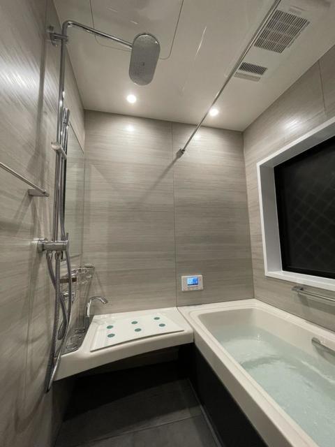 【浴室】システムバスルームLIXILスパージュ,グランザ浴槽,セルベジャンテ壁,グランフロア